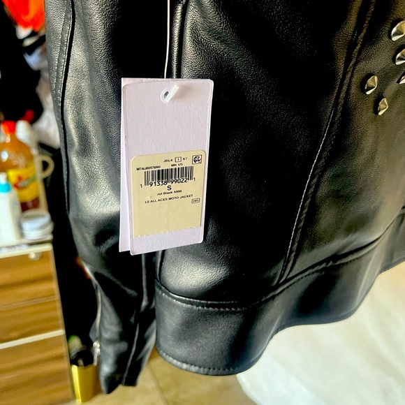 New! GUESS Men's Robertson Aces Moto
Stud Jacket
Size: S
| Guess!! - Picture 10 of 13